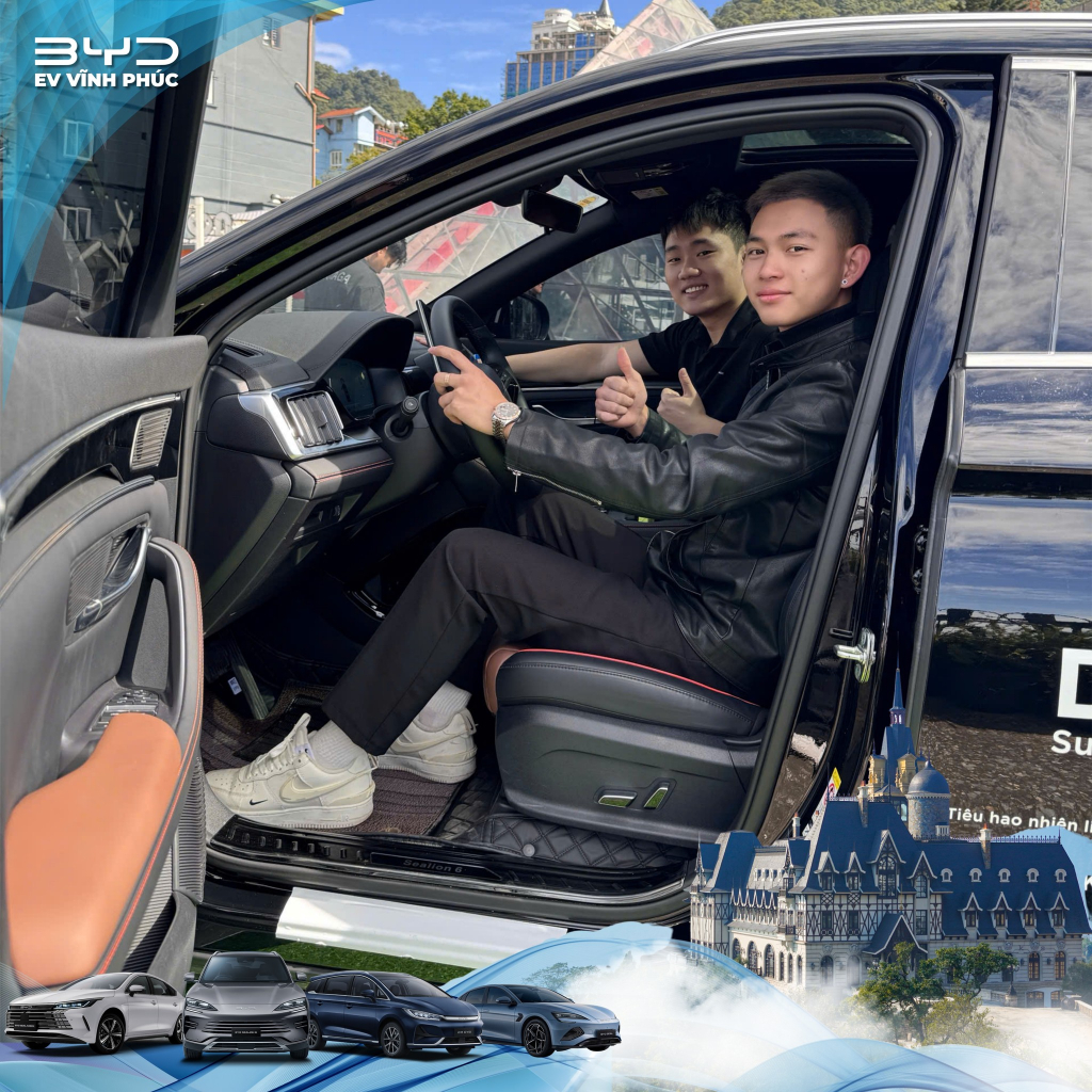 Khách tham quan khám phá các mẫu xe BYD trên đỉnh Tam Đảo