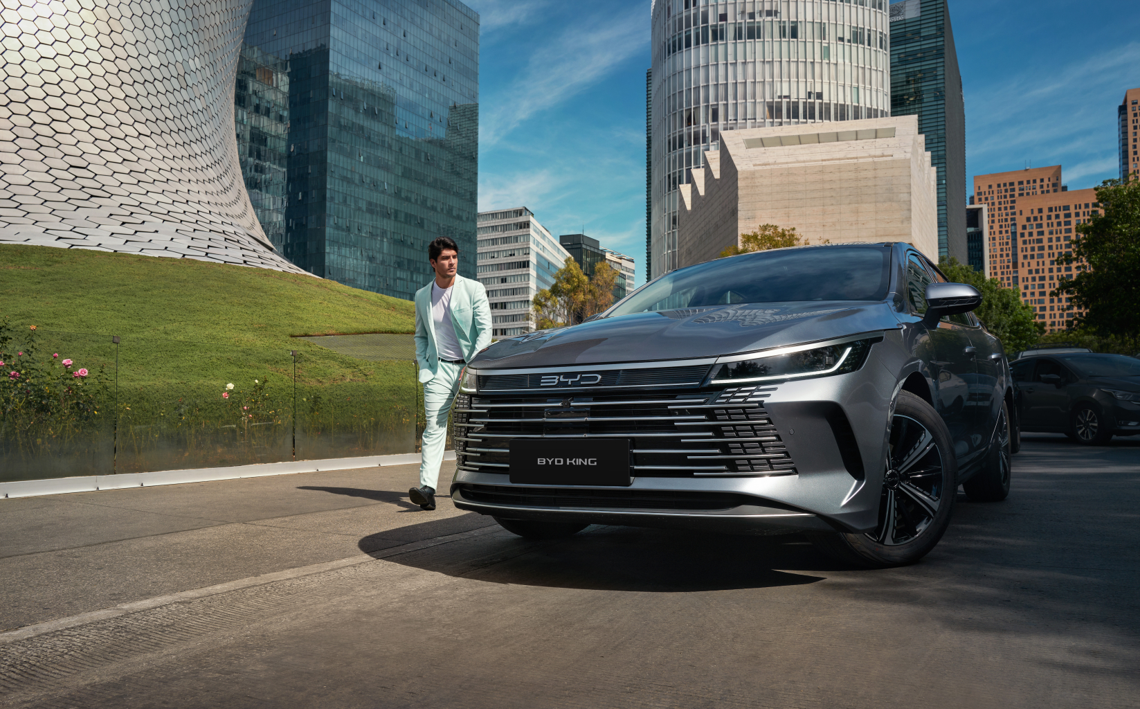 Khách hàng lái thử BYD Seal 5 tại BYD Vĩnh Phúc – đại lý chính hãng BYD tại Phú Thọ, trải nghiệm công nghệ DM-i tiết kiệm vượt trội