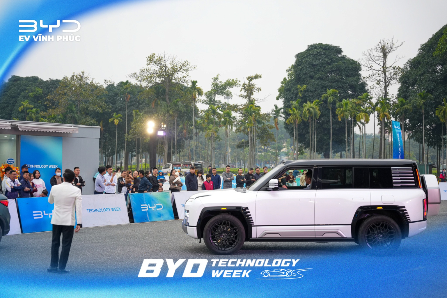 YangWang U8 trưng bày tại BYD Technology Week Phú Thọ ở Quảng trường Hồ Chí Minh