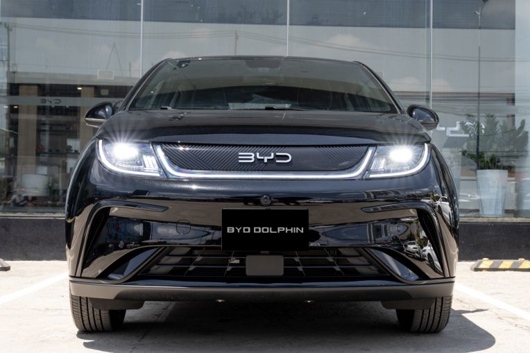 byd dolphin 2026 màu đen thiết kế hatchback điện hiện đại