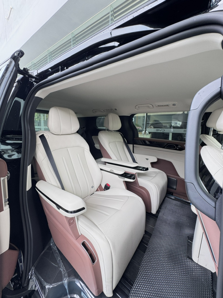 Ghế thương gia hàng ghế giữa BYD M9 với massage và bệ đỡ chân chỉnh điện
