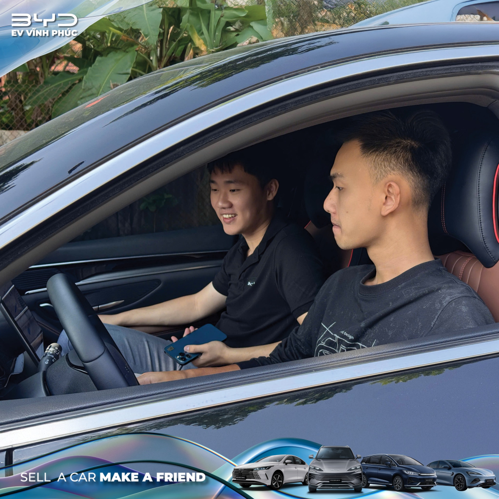 Nhân sự BYD Vĩnh Phúc đồng hành cùng khách trong buổi lái thử