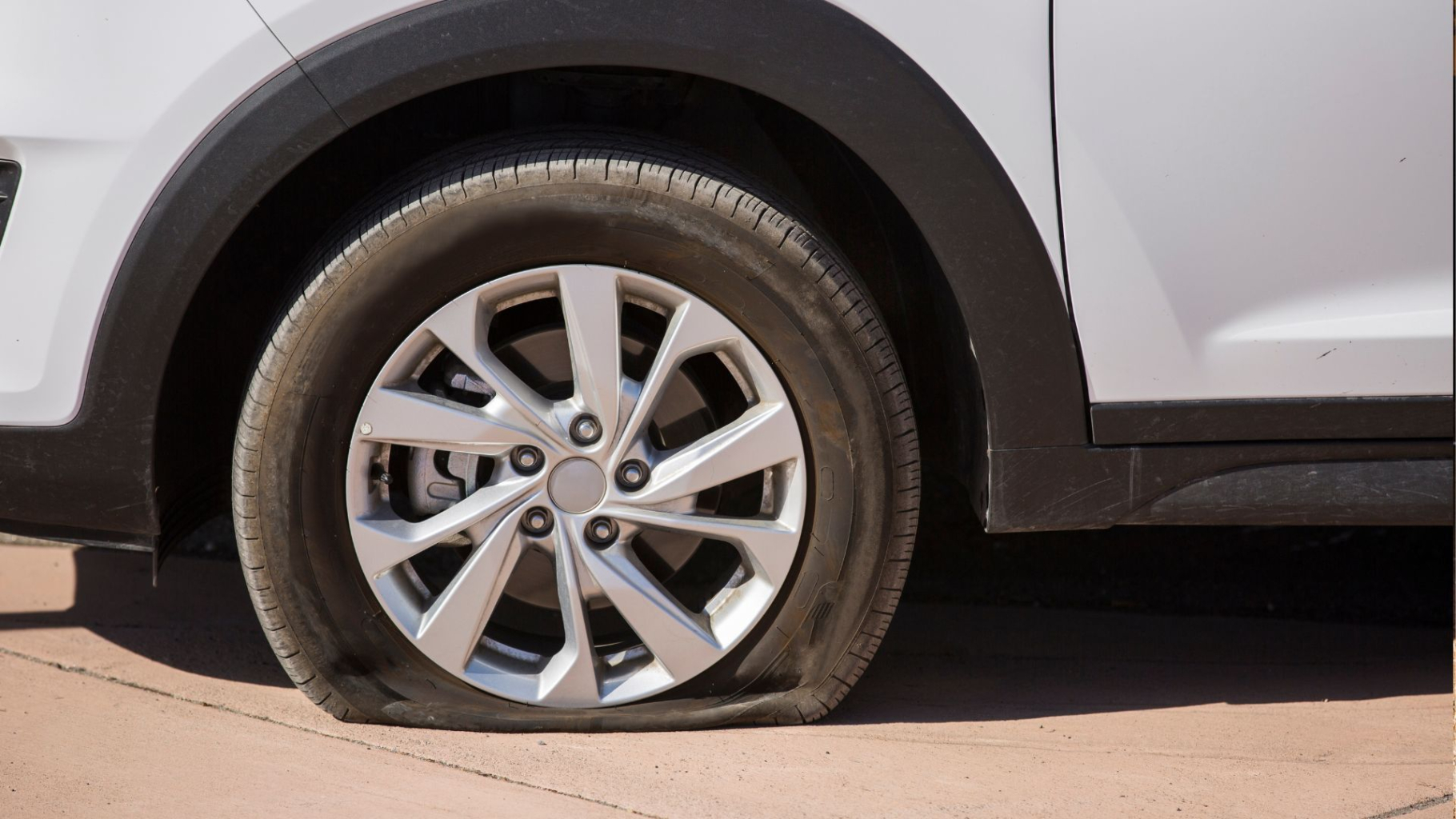 Kiểm tra lốp xe định kỳ để đảm bảo an toàn khi lái xe