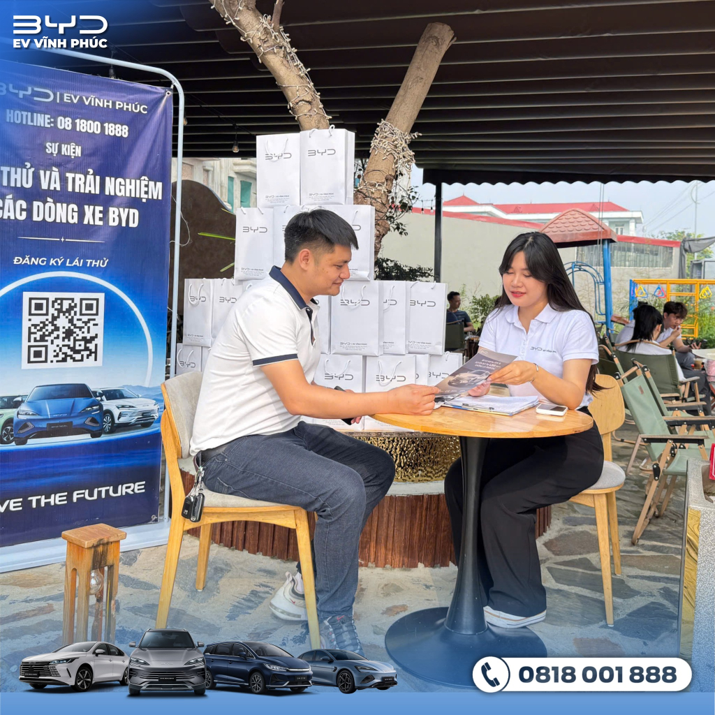 Đặc biệt, khách hàng tham dự còn nhận được những phần quà hấp dẫn và hưởng ưu đãi khi đặt cọc xe tại sự kiện