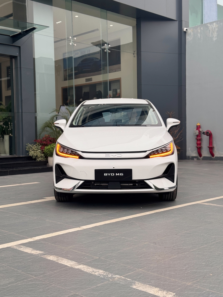BYD M6 tầm hoạt động 420 km sau mỗi lần sạc