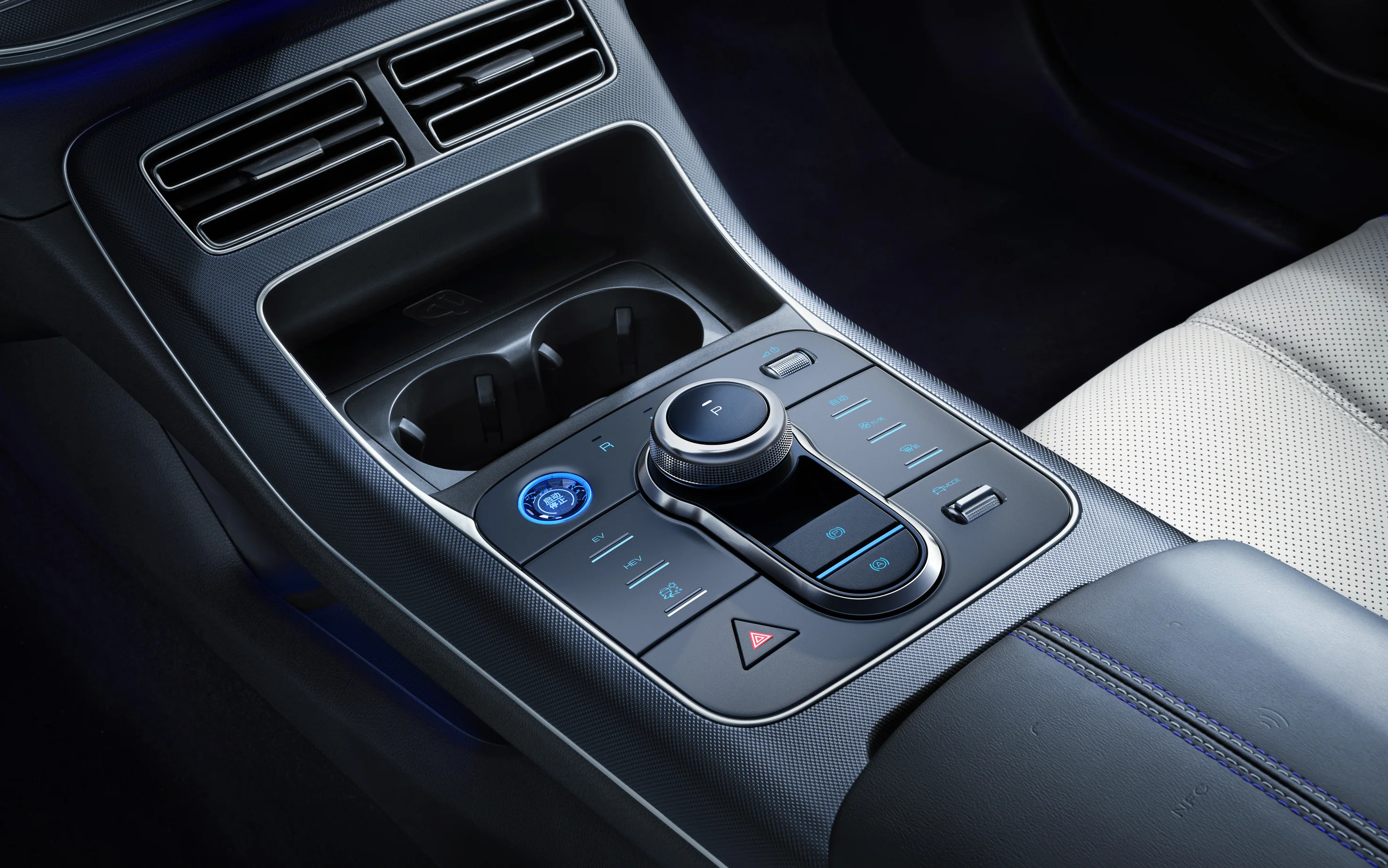 BYD SEAL 5 - Nội thất - Bảng điều khiển trung tâm tinh tế, hiện đại, đậm chất công nghệ