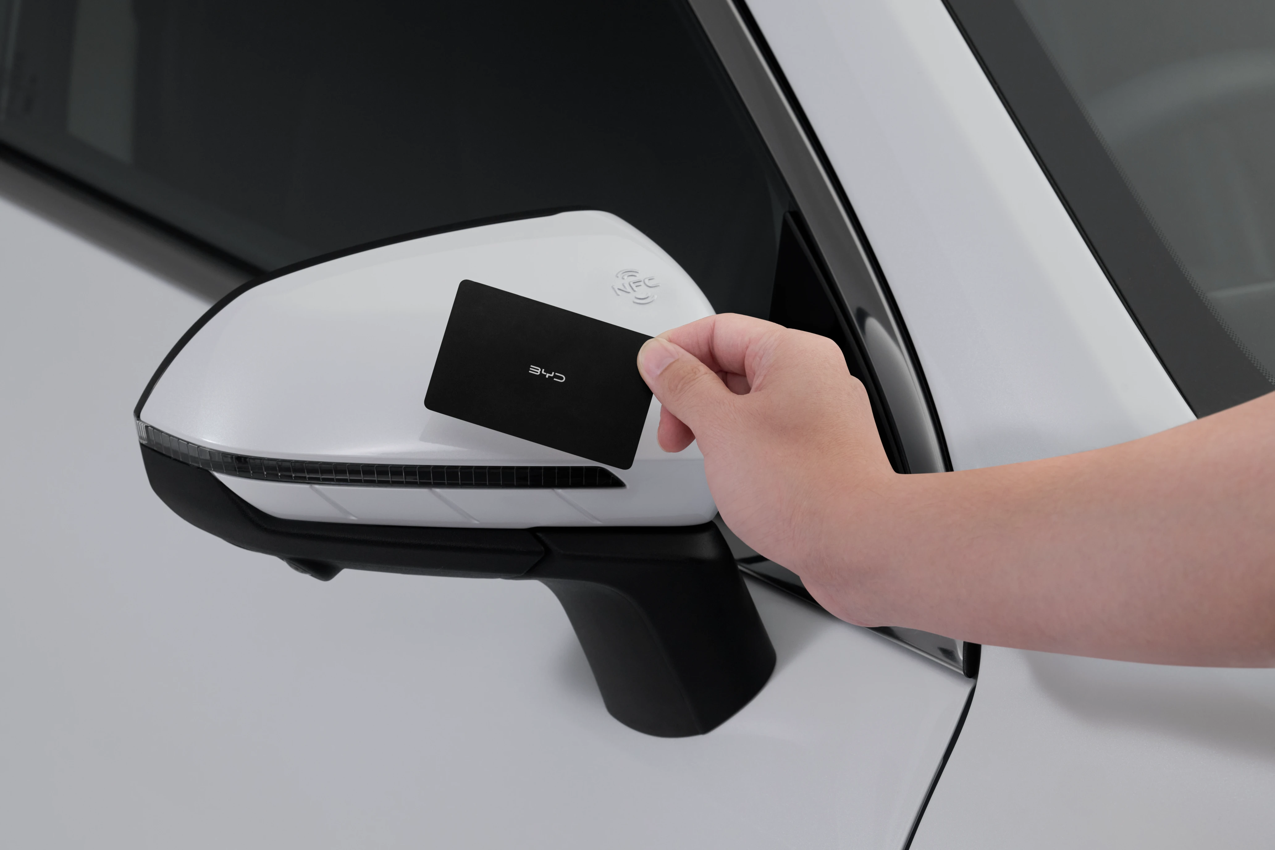 BYD SEAL 5 - An toàn - Mở khóa và khởi động xe một chạm