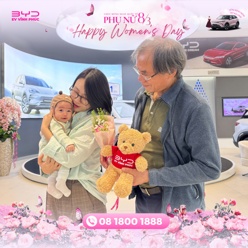 Khách hàng nhận quà tri ân tại sự kiện BYD Vĩnh Phúc